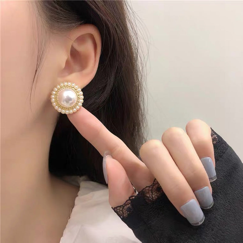 Vintage Pearl Stud Earrings – Classic Elegance with a Touch of Glam
