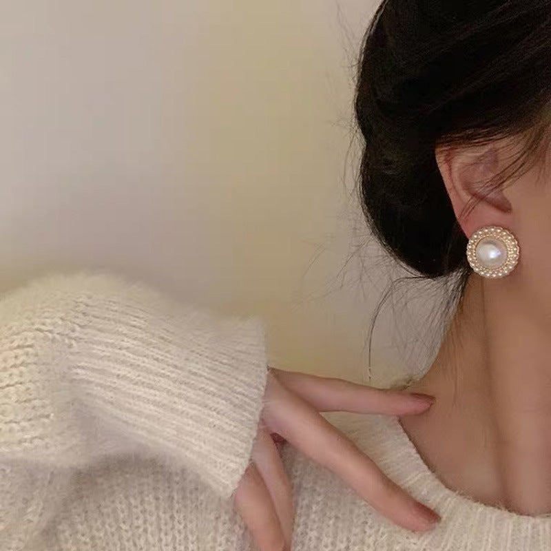 Vintage Pearl Stud Earrings – Classic Elegance with a Touch of Glam