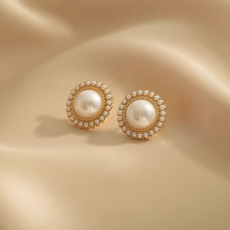 Vintage Pearl Stud Earrings – Classic Elegance with a Touch of Glam