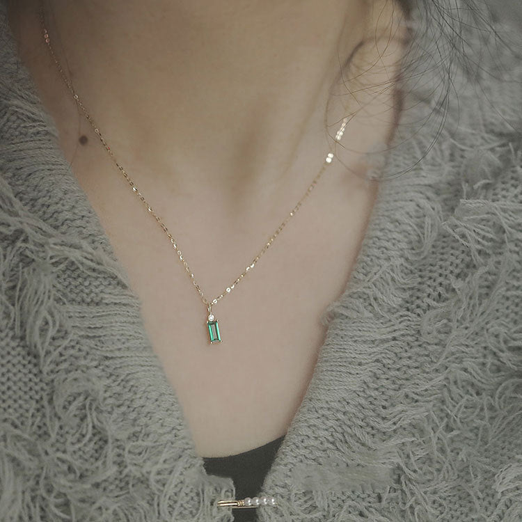 Emerald Green Crystal Pendant Necklace – Minimal, Elegant & Timeless Princess Square Four Prongs Inlaid Japanese And Korean Pendant Necklace