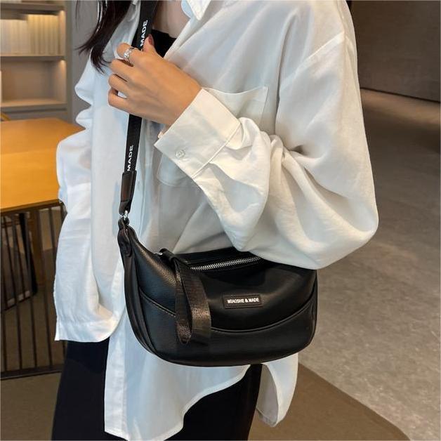 Two-Tone Urban Crescent Shoulder Bag – Street Style Essential Best-selling Crossbody Bags Versatile Dumpling Bag
