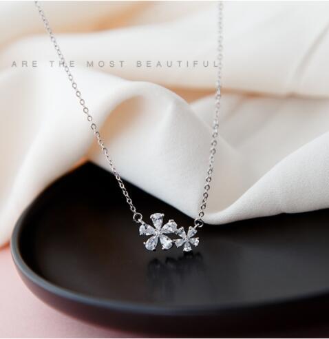 Delicate Crystal Flower Pendant Necklace – Gold & Silver Options S925 Sterling Silver Chrysanthemum Design Sense Net Red Same Style