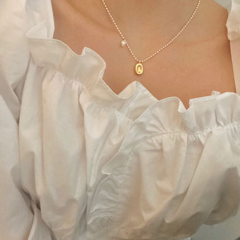 Elegant Gold Oval Pendant Necklace – Minimalist Charm with Pearl Detail Irregular Necklace Female Retro Elegant Pearl Temperament Clavicle Chain