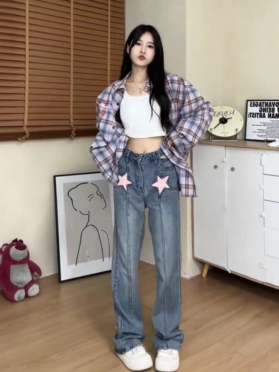 Pink Star Patch Straight-Leg Jeans – Retro Street Style with a Pop Twist Design Sense XINGX Printed High Waist Hollow-out Jeans For Women