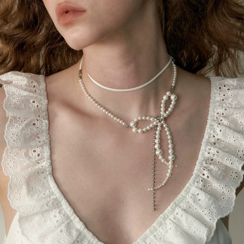 Stringed Pearls Design Bow Chain Leather String Necklace For Women's