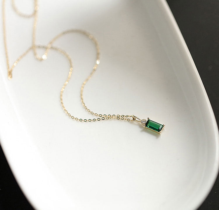 Emerald Green Crystal Pendant Necklace – Minimal, Elegant & Timeless Princess Square Four Prongs Inlaid Japanese And Korean Pendant Necklace