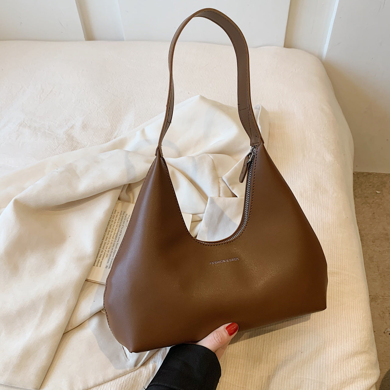 Elegant Solid Color Half Moon Handbag French European And American Retro Simplicity Shoulder Handbag