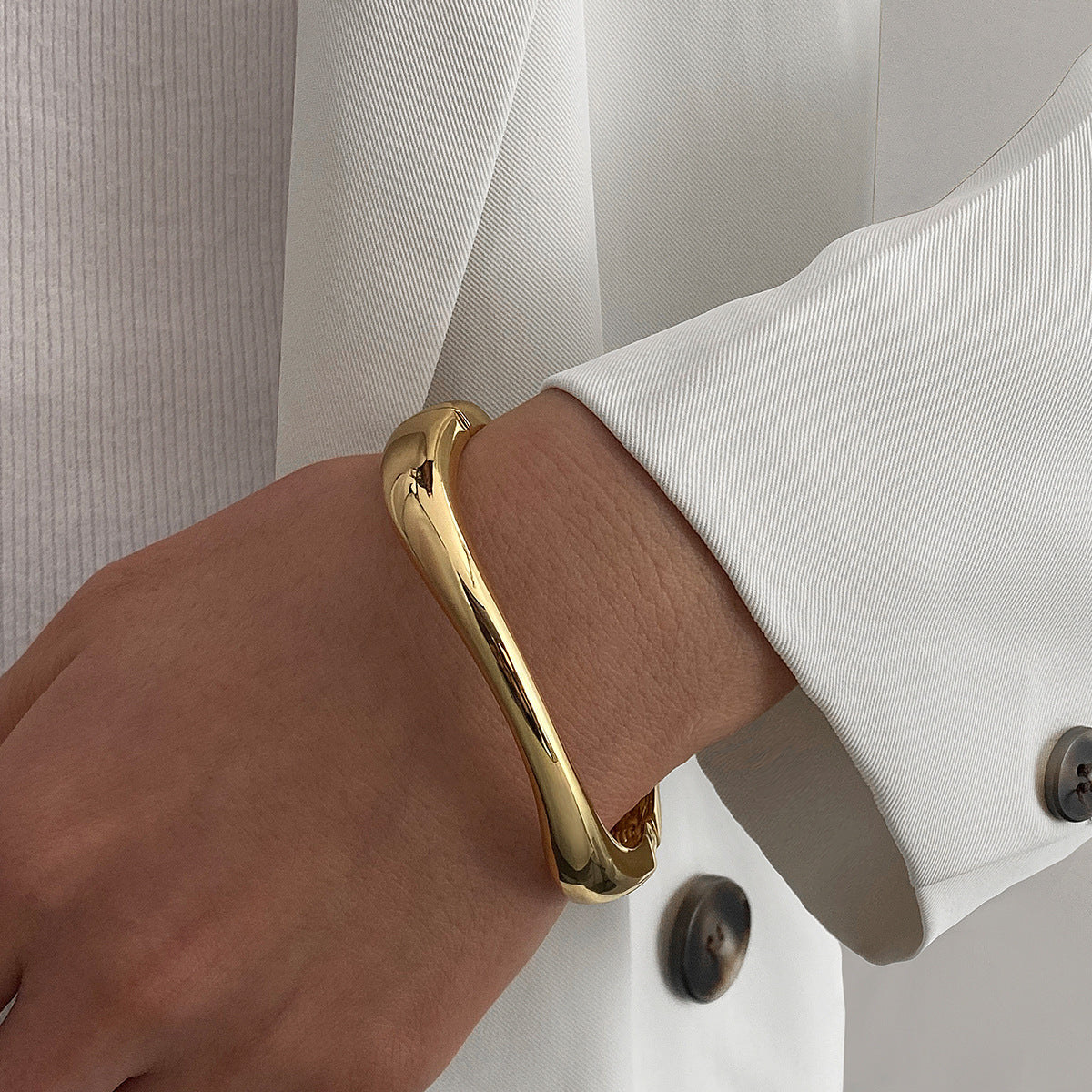 Exaggerated Metal Glossy Surface Bracelet For Women's