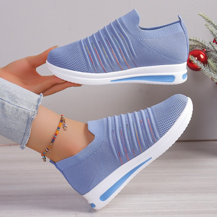 Comfortable Breathable Mesh Walking Shoes with Contrast Sole