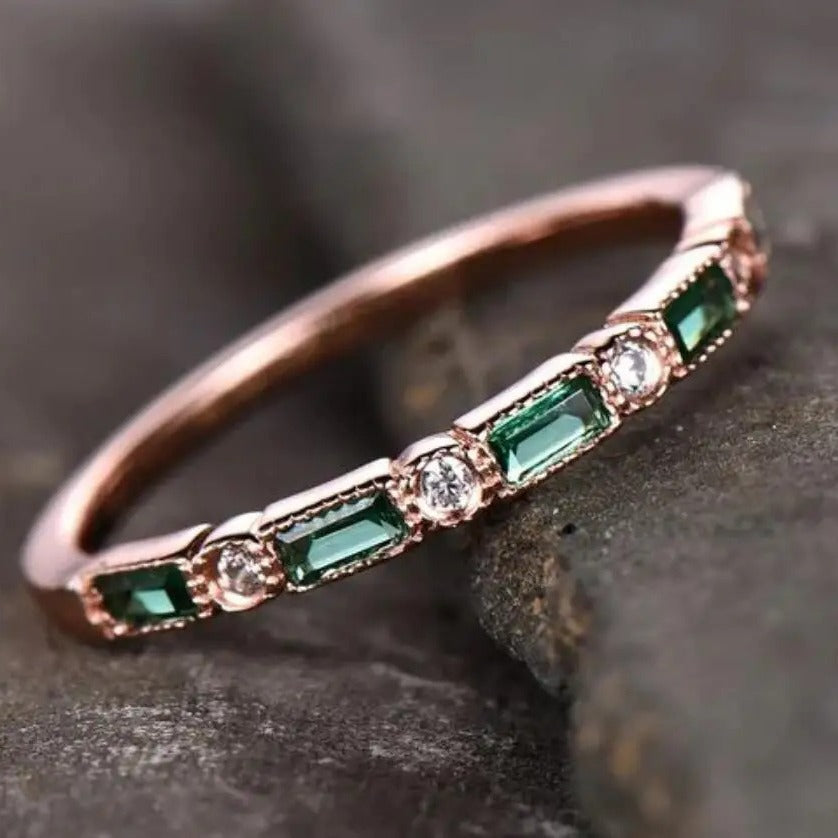 Elegant Green Emerald Cut & Round Gemstone Eternity Ring European And American High-grade Emerald Ring