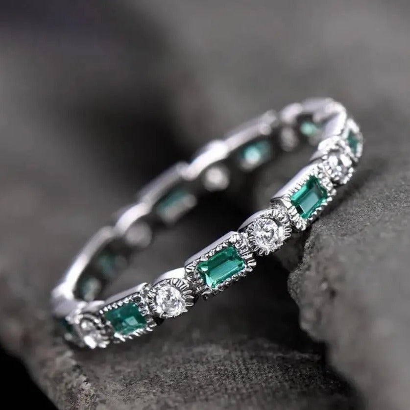 Elegant Green Emerald Cut & Round Gemstone Eternity Ring European And American High-grade Emerald Ring
