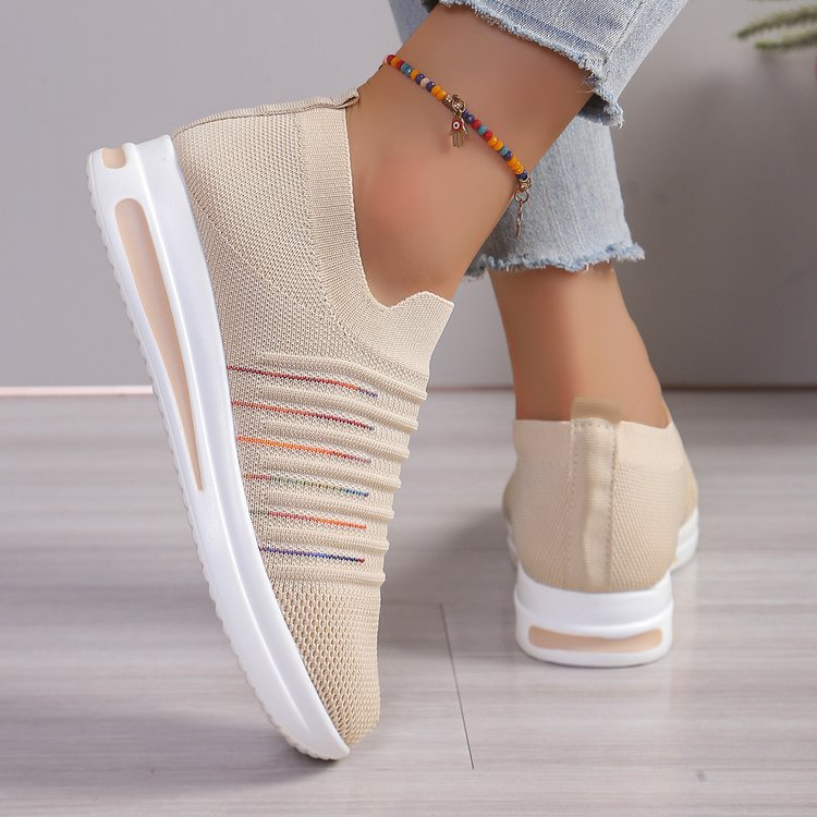 Comfortable Breathable Mesh Walking Shoes with Contrast Sole