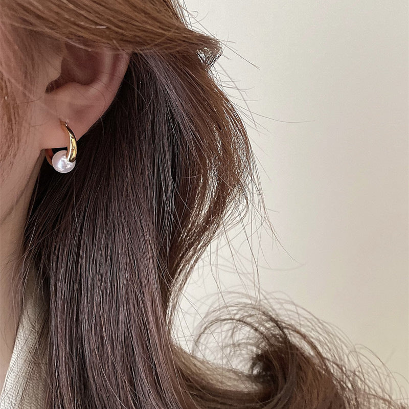 Mild Luxury Retro Round Pearl Metallic Earrings