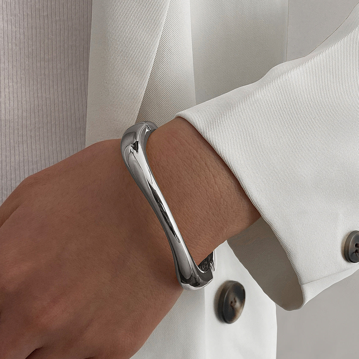 Exaggerated Metal Glossy Surface Bracelet For Women's