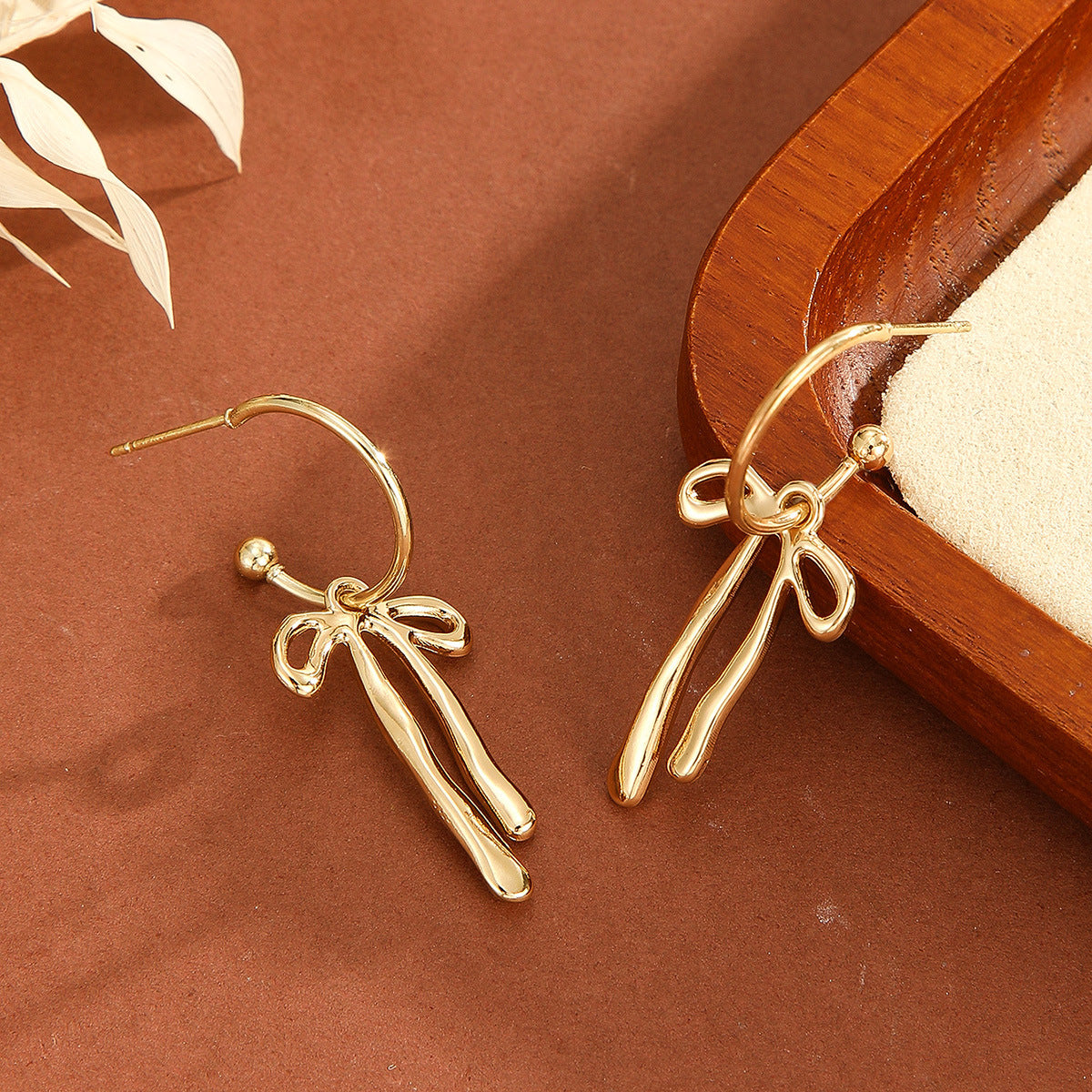 Metal Fashion Minimalist Bowknot Stud Earrings For Women's