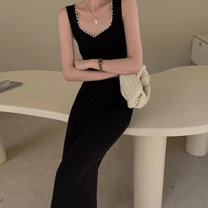 Slim Fit Niche Black Knitted Bodycon Dress Women