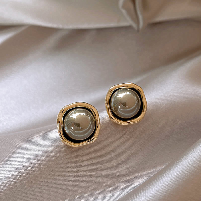 Elegant Dark Pearl Stud Earrings with Gold Tone Trim Gray Pearl Stud Earrings For Women