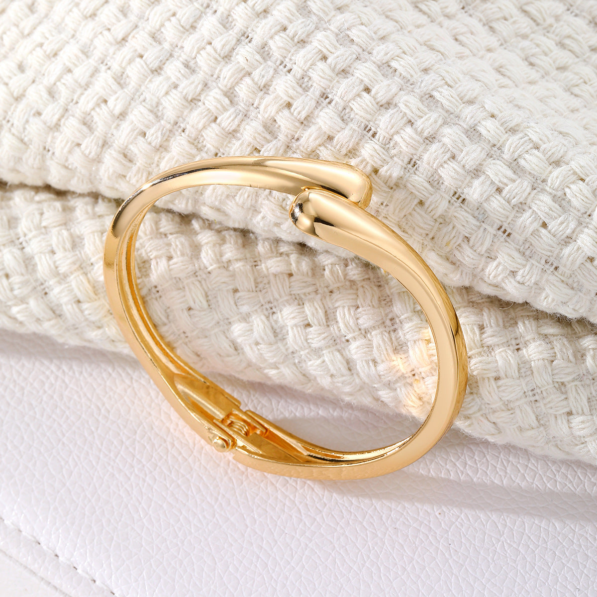 Exaggerated Metal Glossy Surface Bracelet For Women's