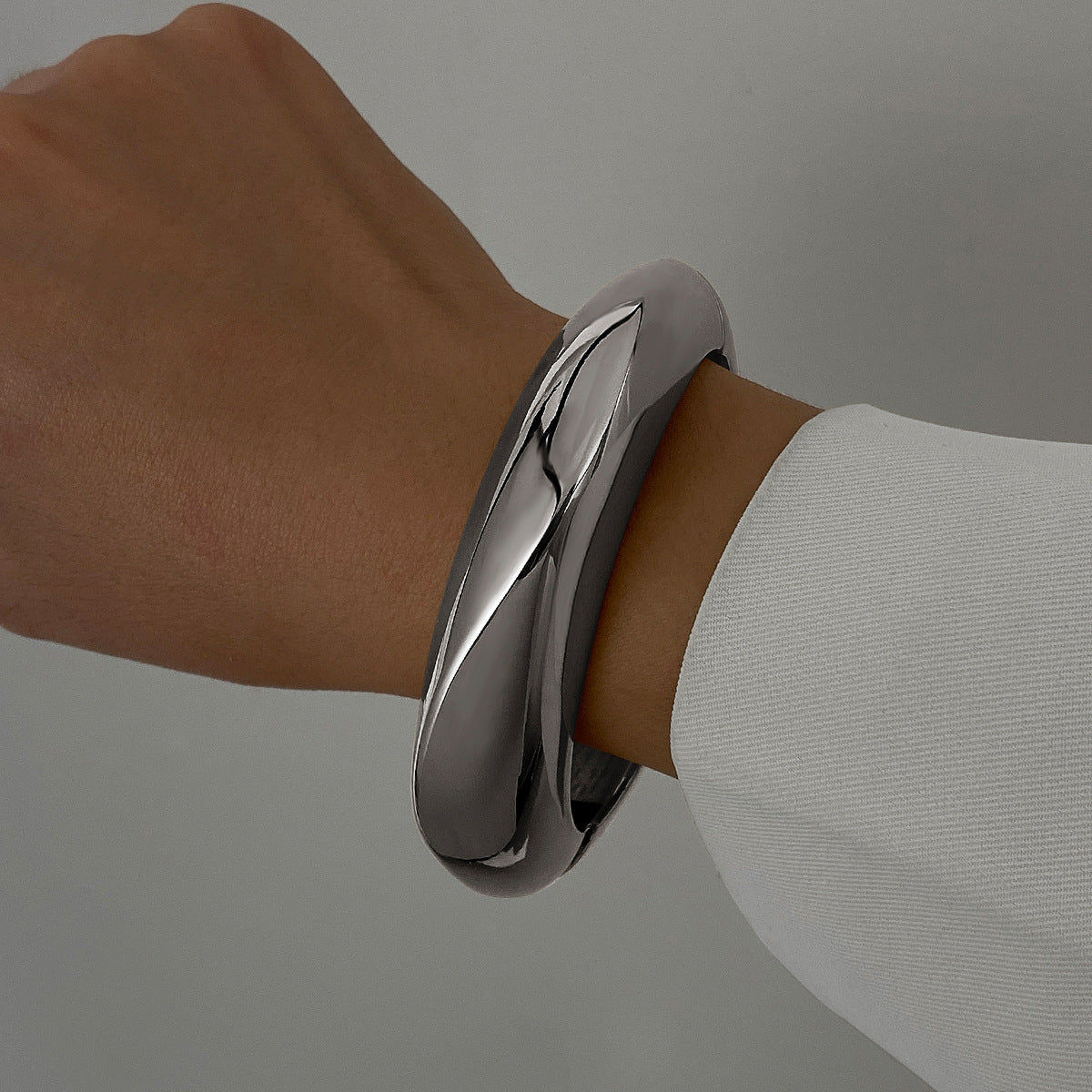 Exaggerated Metal Glossy Surface Bracelet For Women's