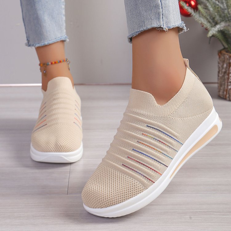 Comfortable Breathable Mesh Walking Shoes with Contrast Sole