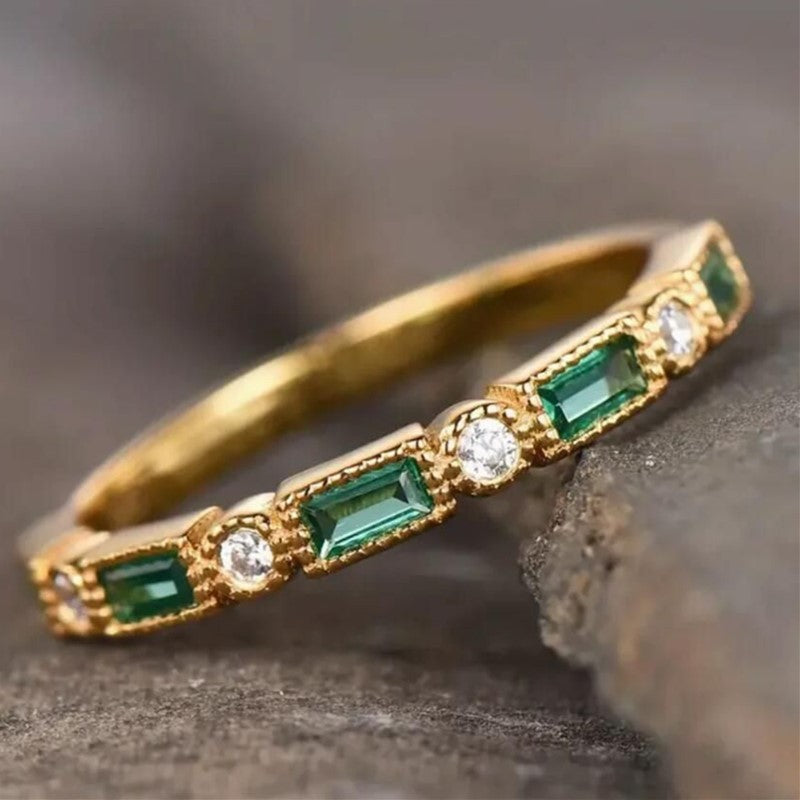 Elegant Green Emerald Cut & Round Gemstone Eternity Ring European And American High-grade Emerald Ring
