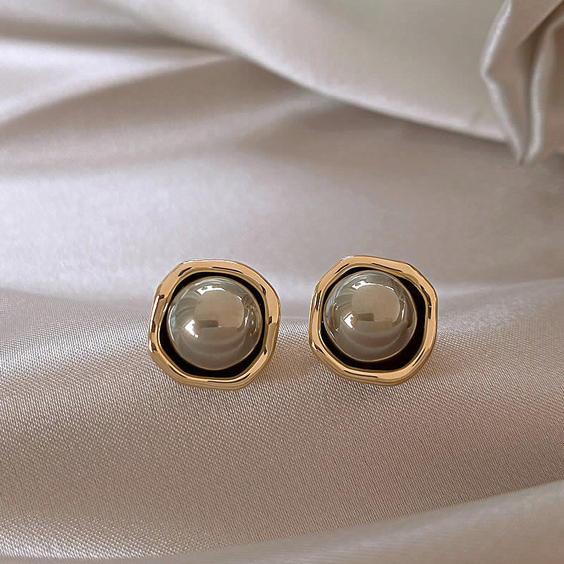 Elegant Dark Pearl Stud Earrings with Gold Tone Trim Gray Pearl Stud Earrings For Women