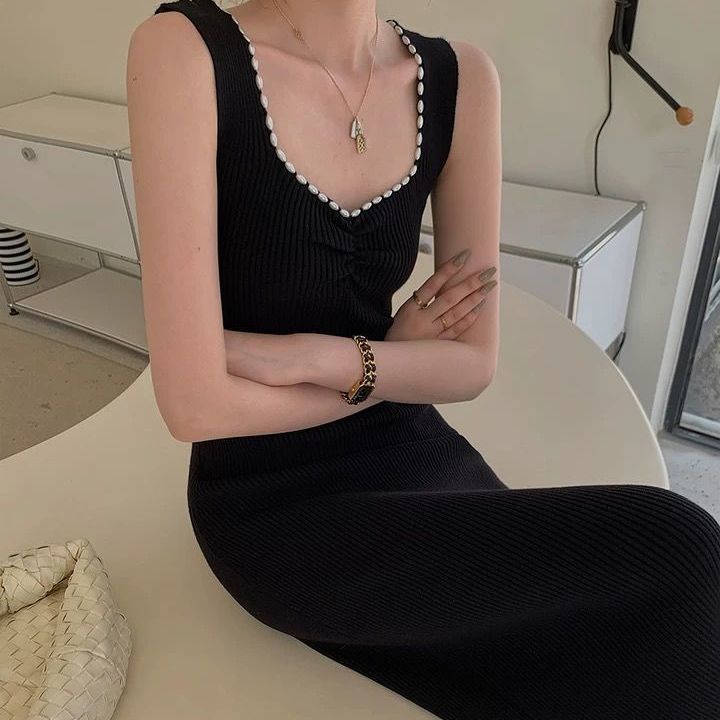 Slim Fit Niche Black Knitted Bodycon Dress Women