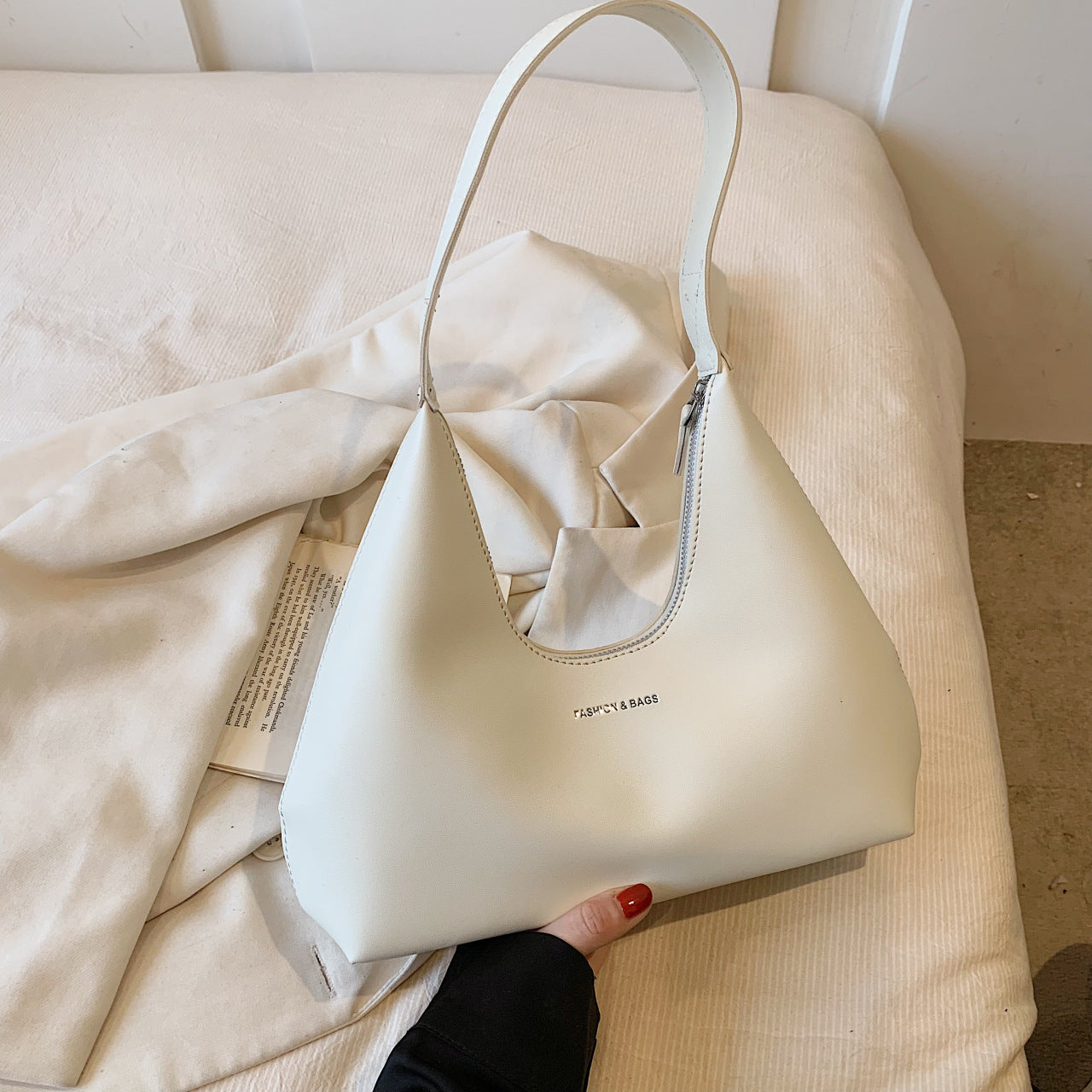 Elegant Solid Color Half Moon Handbag French European And American Retro Simplicity Shoulder Handbag