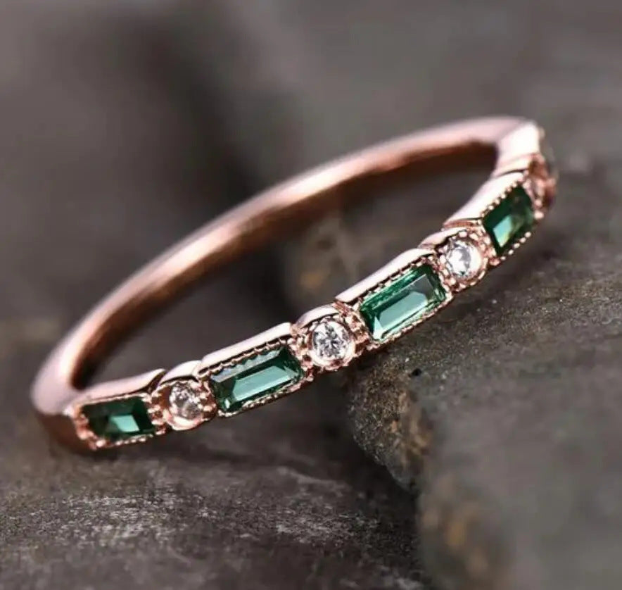 Elegant Green Emerald Cut & Round Gemstone Eternity Ring European And American High-grade Emerald Ring