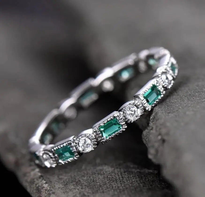 Elegant Green Emerald Cut & Round Gemstone Eternity Ring European And American High-grade Emerald Ring