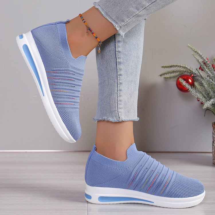 Comfortable Breathable Mesh Walking Shoes with Contrast Sole