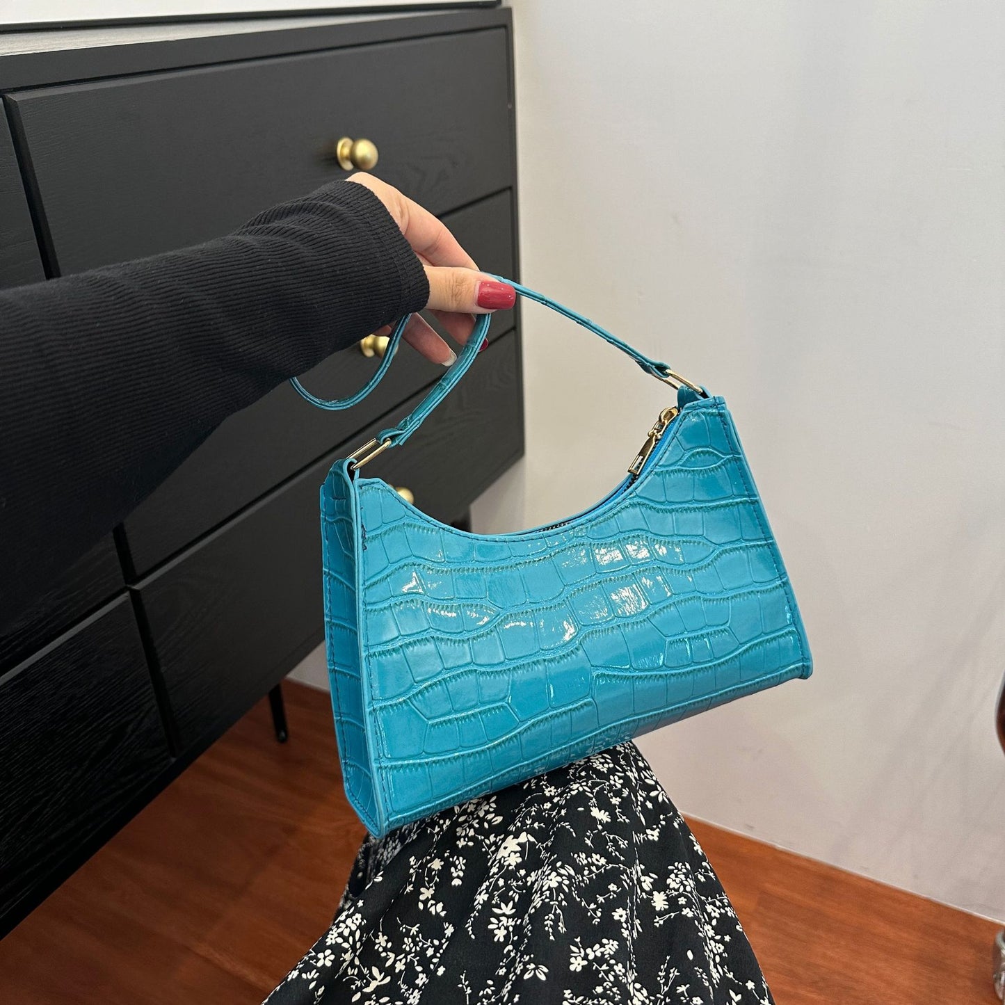 Elegant Crocodile Textured Shoulder Purse | Perfect for Day or Night Embossed Underarm Stone Pattern Candy Color Shoulder Bag