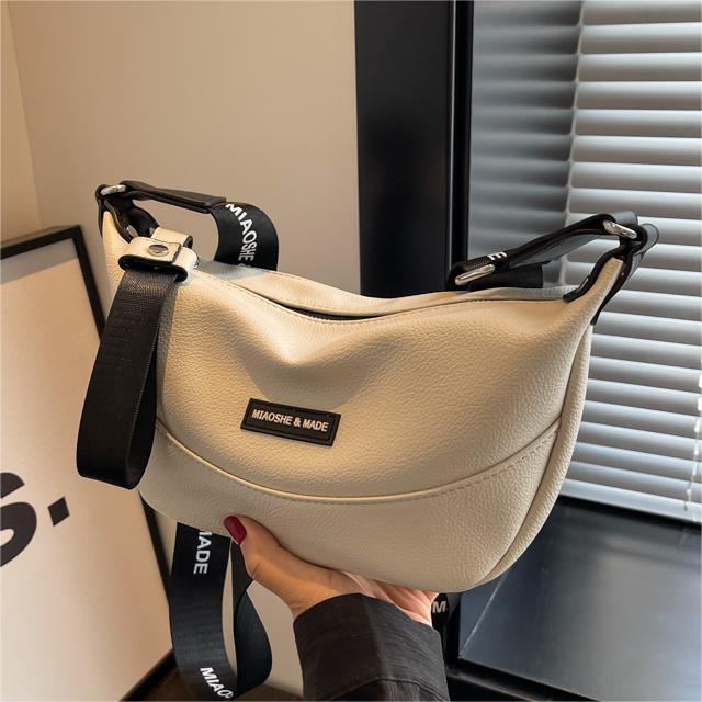 Two-Tone Urban Crescent Shoulder Bag – Street Style Essential Best-selling Crossbody Bags Versatile Dumpling Bag