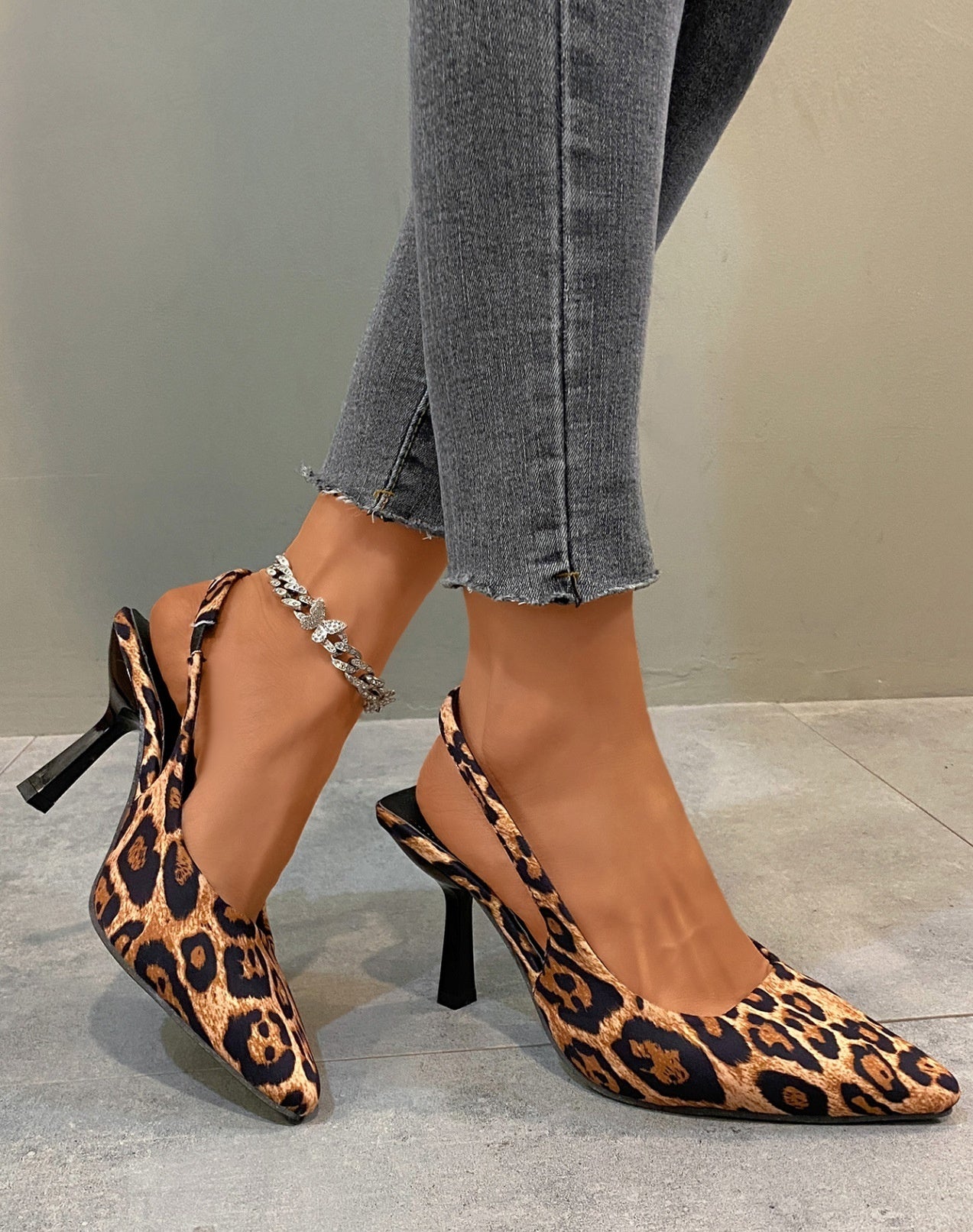 Pointed-Toe Slingback Heels – White Back Strap Shoes Slim-fit Strap High Heels Stiletto Kitten Pumps in Silver, Black & Leopard