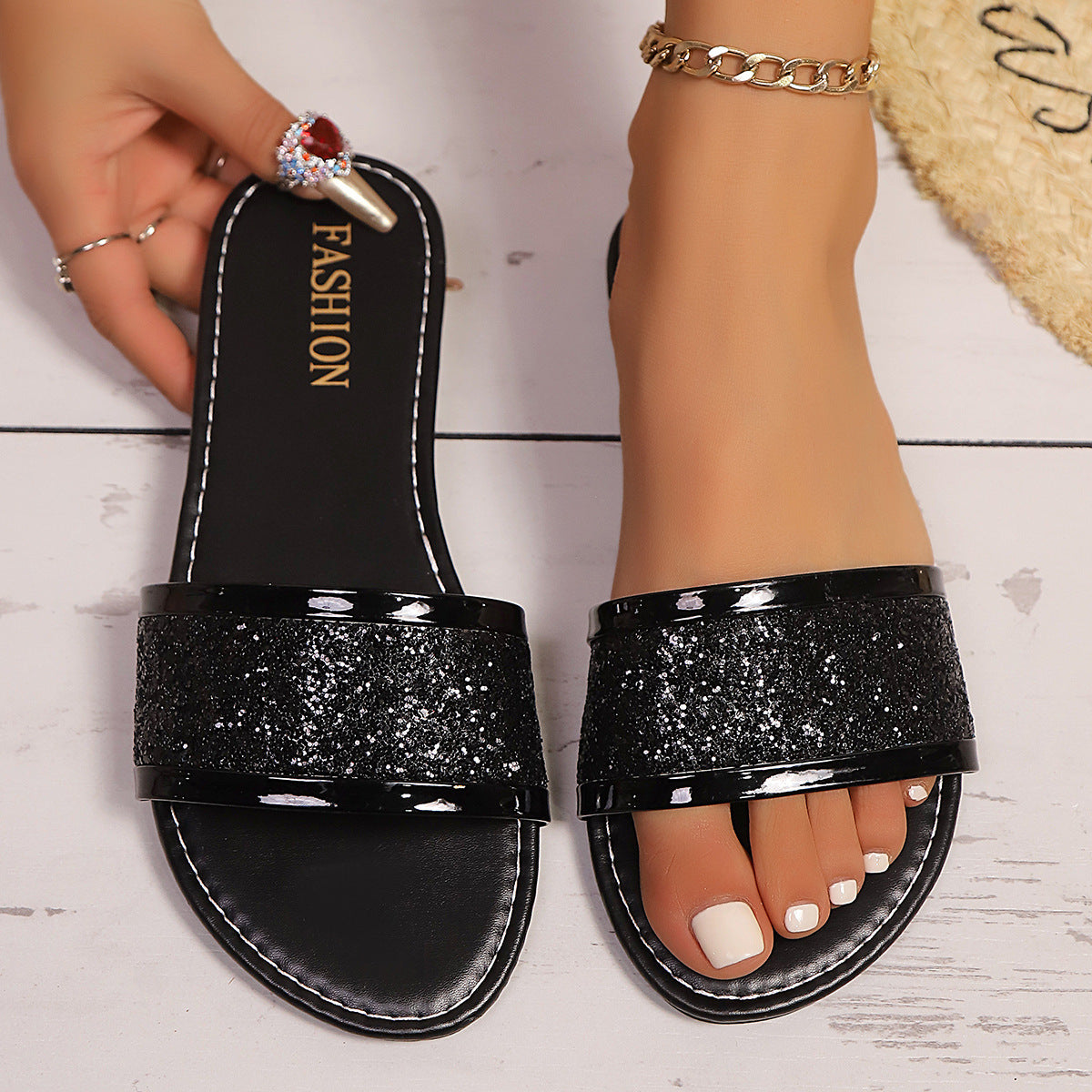 Versatile Slip-On Glittery Sandals for Everyday Wear Fashion Casual Plus Size Outdoor Beach Simple Flat Slippers
