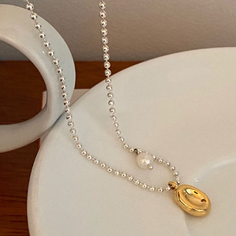 Elegant Gold Oval Pendant Necklace – Minimalist Charm with Pearl Detail Irregular Necklace Female Retro Elegant Pearl Temperament Clavicle Chain