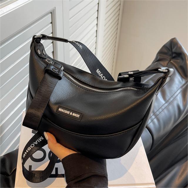 Two-Tone Urban Crescent Shoulder Bag – Street Style Essential Best-selling Crossbody Bags Versatile Dumpling Bag