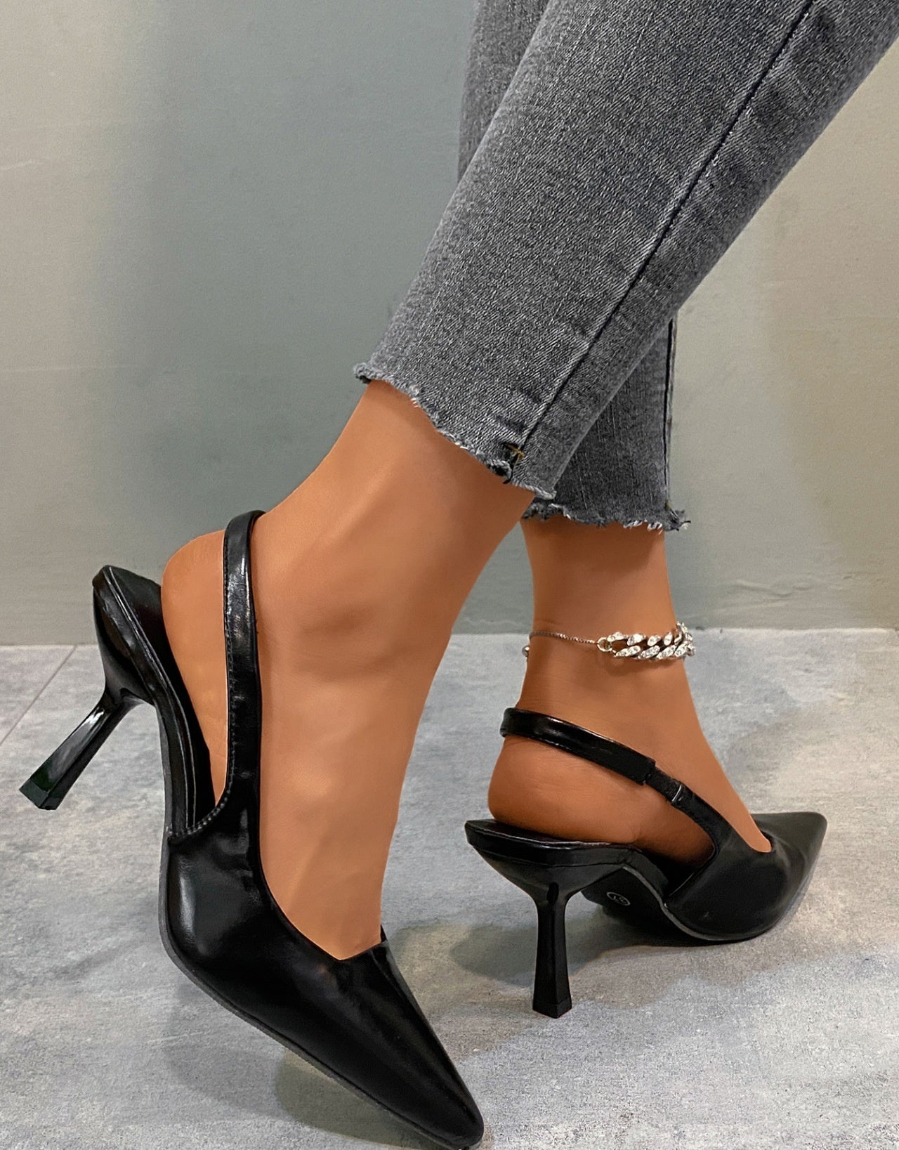 Pointed-Toe Slingback Heels – White Back Strap Shoes Slim-fit Strap High Heels Stiletto Kitten Pumps in Silver, Black & Leopard