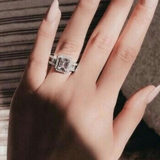 Luxurious Zirconia Wedding Band / Anniversary Ring Jewelry ring with Diamonds