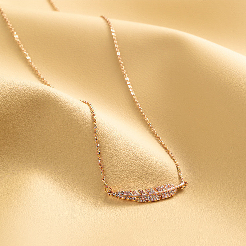 Rose Gold Feather Pendant Necklace with Pave Crystals European And American Fashion Accessories Feather Necklace