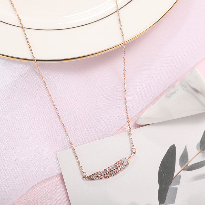 Rose Gold Feather Pendant Necklace with Pave Crystals European And American Fashion Accessories Feather Necklace