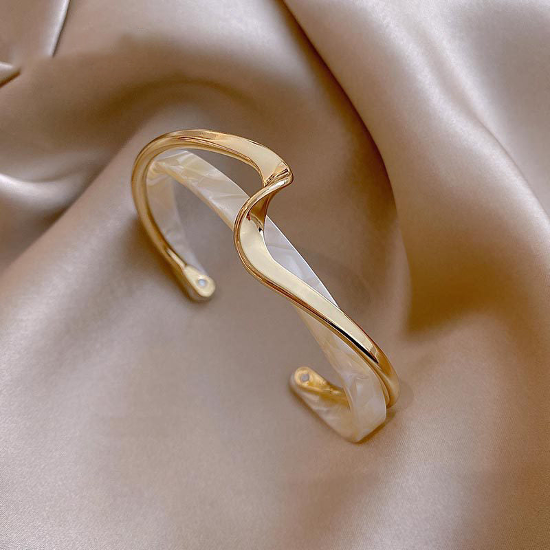 Modern Abstract Wave Cuff Bracelet - Minimalist Statement Metal White Shellfish Plate Bracelet For Women 2 Layers Design Light Luxury Female Fashion Jewelry Gifts