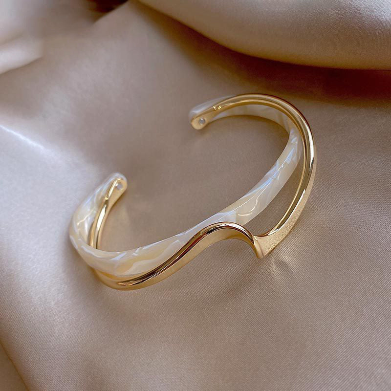 Modern Abstract Wave Cuff Bracelet - Minimalist Statement Metal White Shellfish Plate Bracelet For Women 2 Layers Design Light Luxury Female Fashion Jewelry Gifts