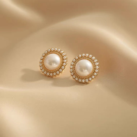 Vintage Pearl Stud Earrings – Classic Elegance with a Touch of Glam