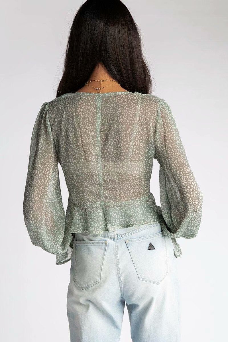 Loose And Thin French V-Neck Flared Sleeve Floral Crop Top