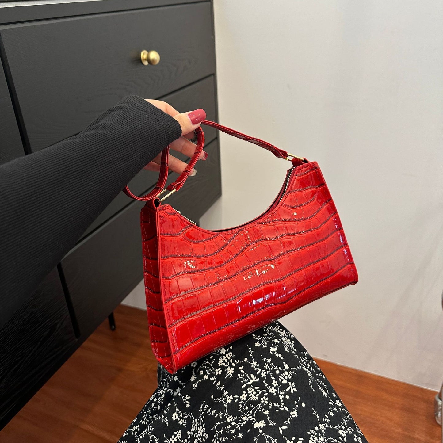 Elegant Crocodile Textured Shoulder Purse | Perfect for Day or Night Embossed Underarm Stone Pattern Candy Color Shoulder Bag