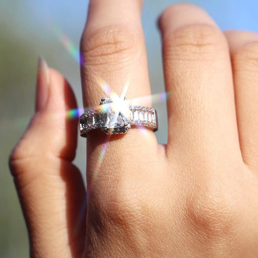Luxurious Zirconia Wedding Band / Anniversary Ring Jewelry ring with Diamonds