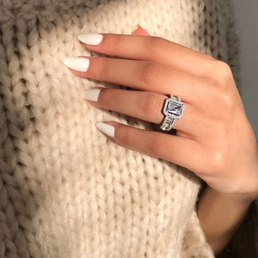 Luxurious Zirconia Wedding Band / Anniversary Ring Jewelry ring with Diamonds