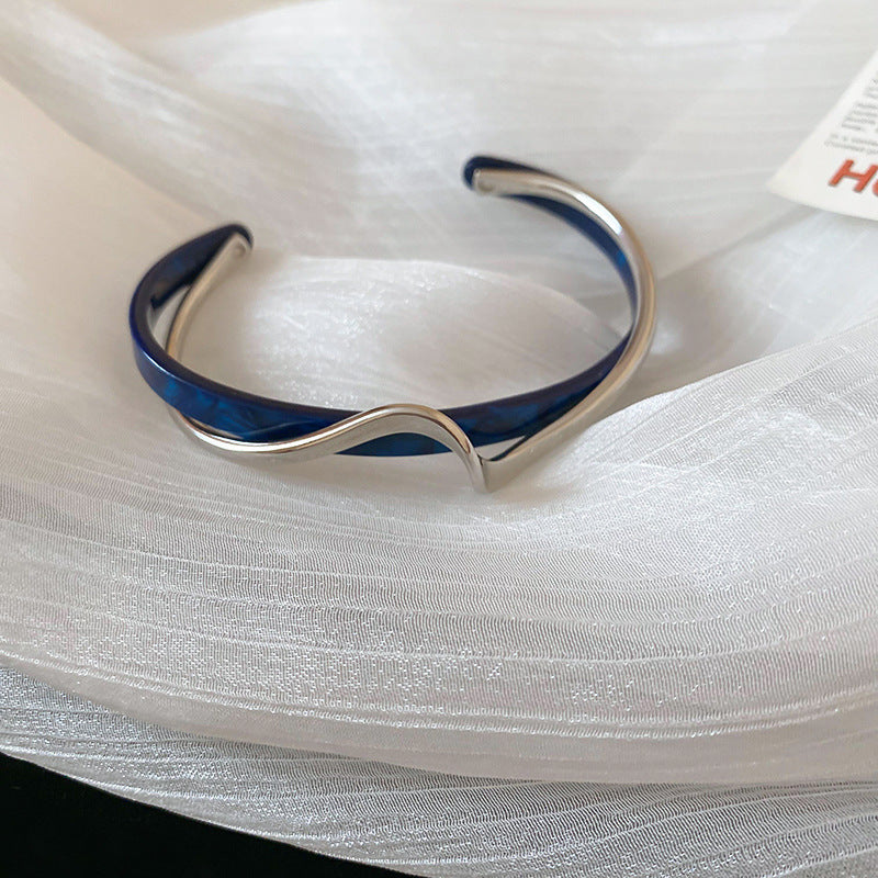 Modern Abstract Wave Cuff Bracelet - Minimalist Statement Metal White Shellfish Plate Bracelet For Women 2 Layers Design Light Luxury Female Fashion Jewelry Gifts