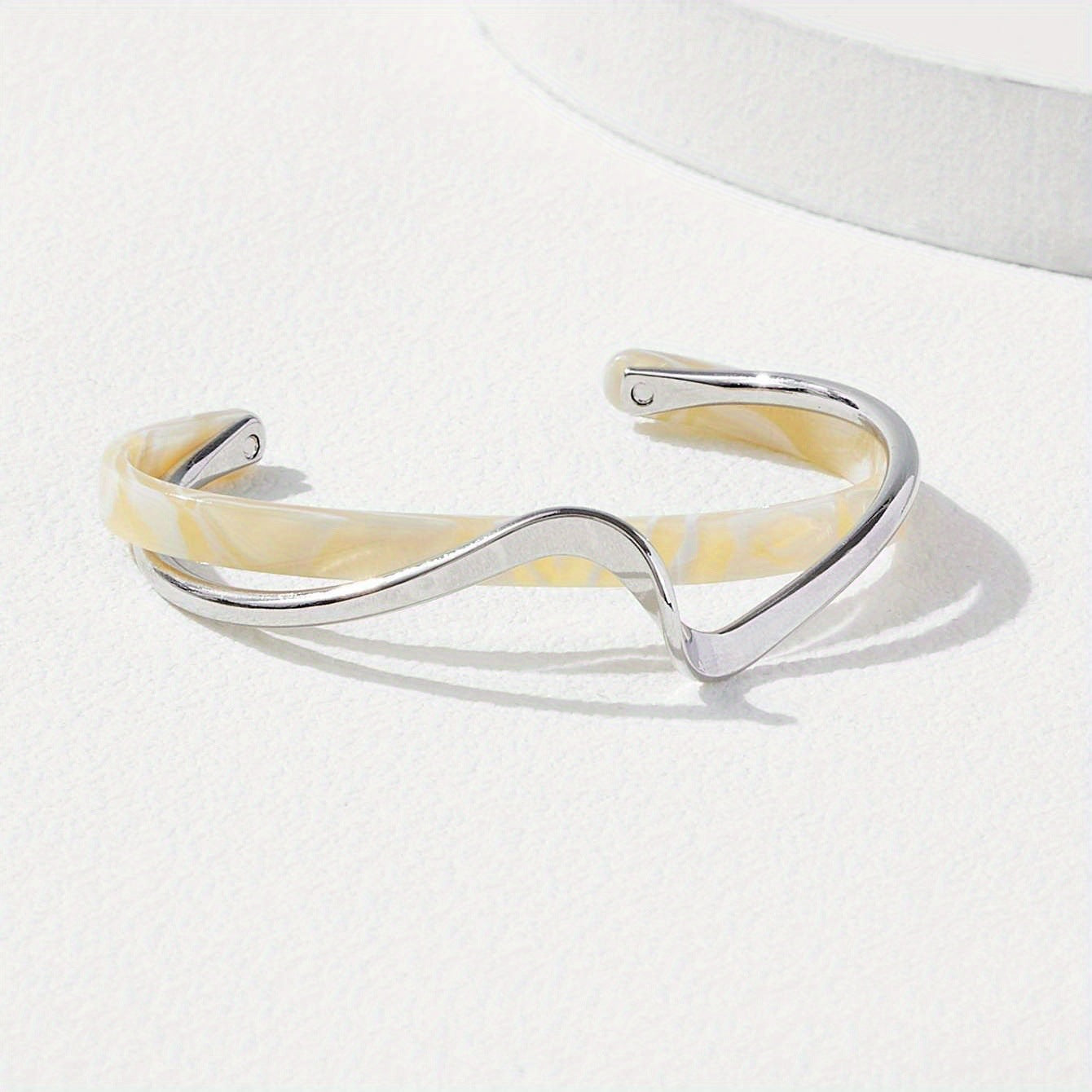 Modern Abstract Wave Cuff Bracelet - Minimalist Statement Metal White Shellfish Plate Bracelet For Women 2 Layers Design Light Luxury Female Fashion Jewelry Gifts